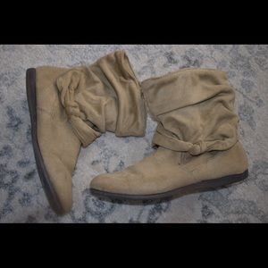 Trend Report beige suede boots